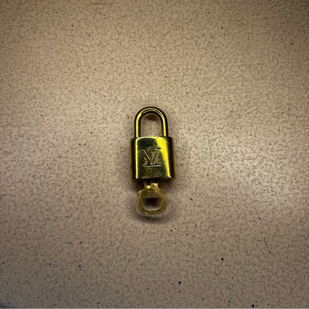 Vintage Louis Vuitton 🔐 Lock & Key